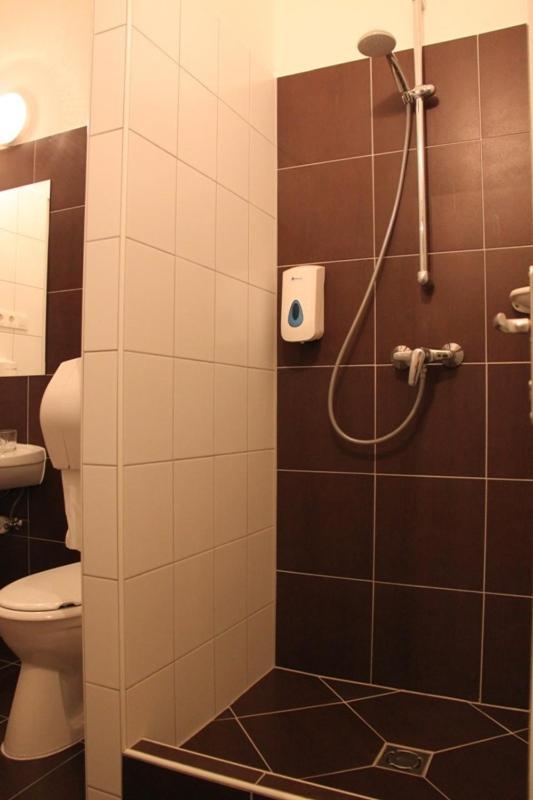 Teke Bowling Centrum Es Sport Panzio Szeged Room photo